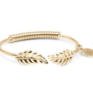 Kinsley Armelle Laurel Leaf bracelet gold